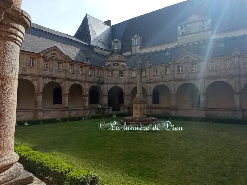 Sainte-Anne d'Auray, le cloître et le chemin de croix