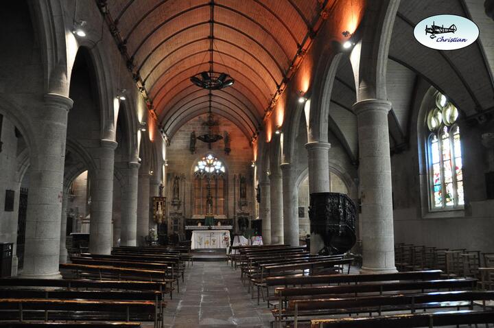 Deux églises typiques de Bretagne...