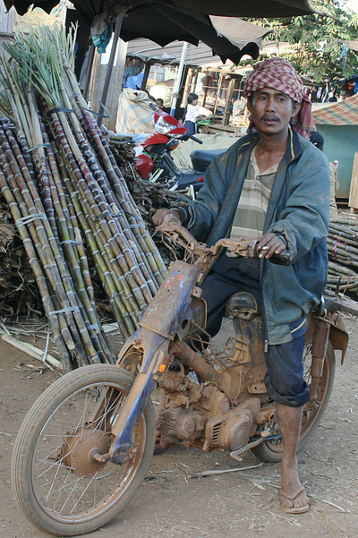 Blog de images-du-pays-des-ours :Images du Pays des Ours (et d'ailleurs ...), Combien de km sur les pistes de latérite? Banlung - Rattanakiri - Cambodge