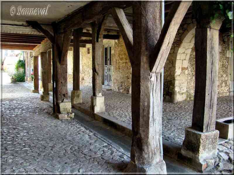 Labastide-d'Armagnac bastide Landes passage Place Royale'