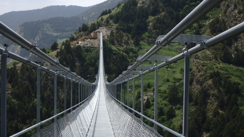 Le Pont Tibétain et le Mirador du Roc d'El Quer