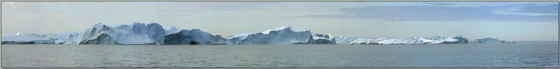 Vues sur le flanc de l'amas d'icebergs issus du Glacier Isfjord (zooms de 1100 à 250 mm) - Baie de Disko - Groenland