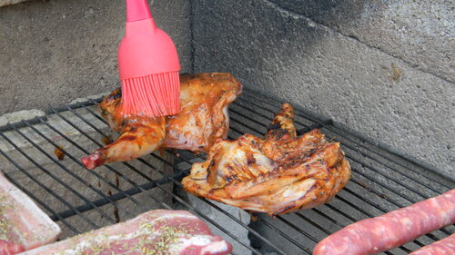 Lapin mariné à la tomate, thym, laurier et piment d'espelette