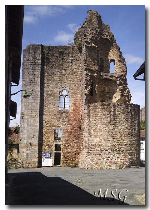 Les châteaux de Châlus - The castles of Châlus - 2