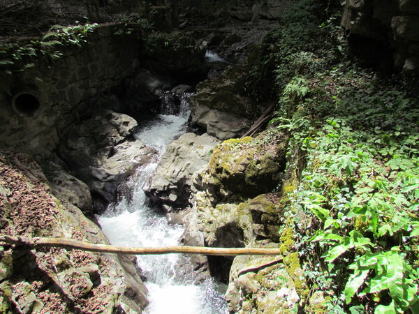 Grotte et cascade de Seythenex (2).