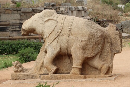 La ville royale de Hampi (1) : zenana, lotus Mahal, étables des éléphants