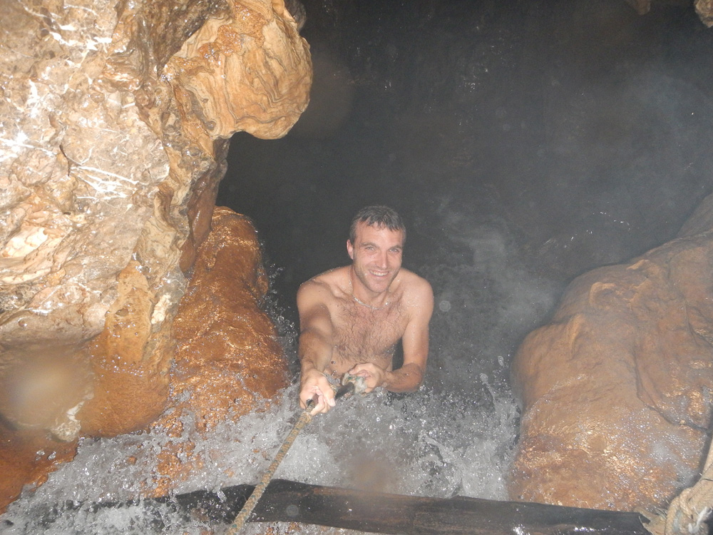 Bougie allumée à la Grotte