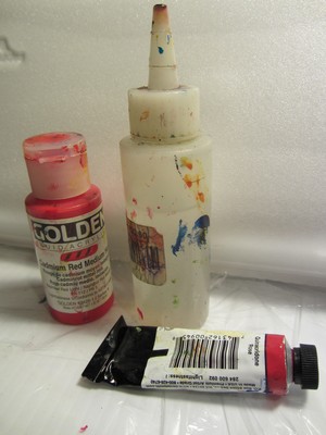 Un contenant pour ajouter de l'eau à l'aquarelle et l'acrylique sans salir la couleur