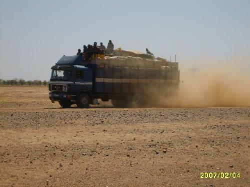 Burkina Camion allant au marché