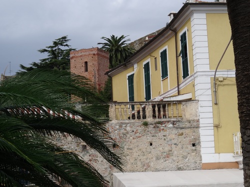 Bord de mer à Noli, Côte Ligure en Italie (photos)