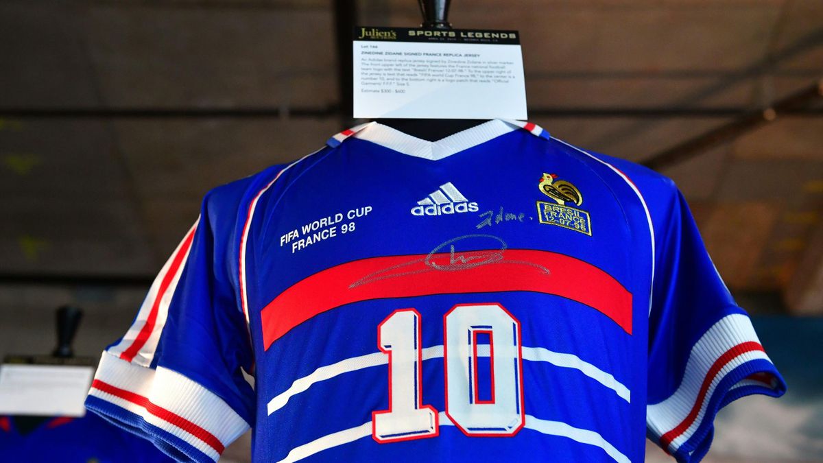 Un maillot de Zidane pour France-Brésil 98 vendu à plus de 100 000 dollars  aux enchères - Eurosport