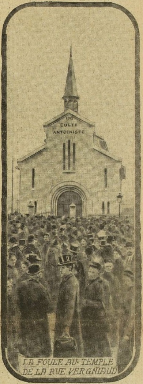 La foule au temple de la rue Vergnaiud (Excelsior 26 octobre 1913 - L'arrivée à Paris d'un pélerinage antoiniste)