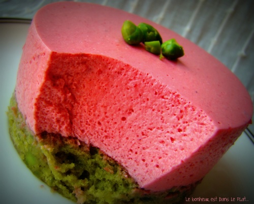 Bavarois framboise, pistache et thé vert Macha