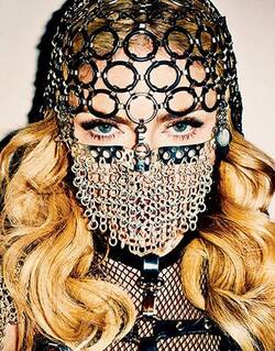 Madonna en niqab ,en