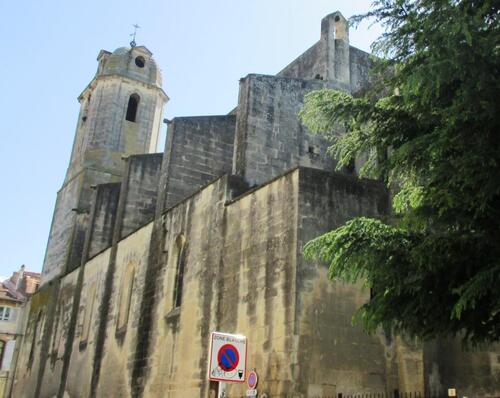 L'église Saint-Julien à Arles 