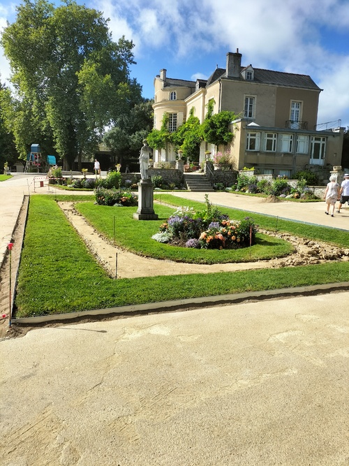 LAVAL - Jardin de la Perrine