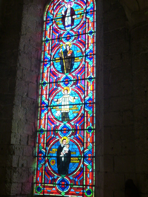 INTERIEUR DE NOTRE-DAME de BEAUGENCY, Vitraux, Chapiteaux, Statuaire ....