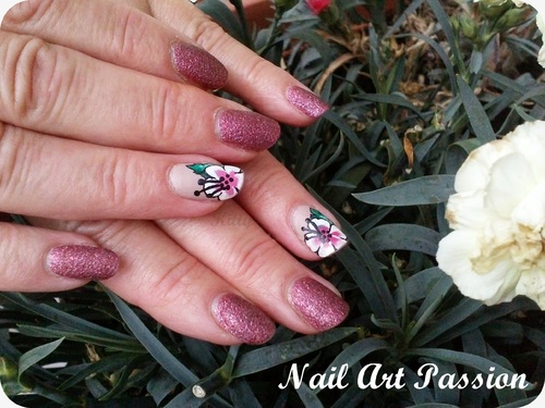 nail art texturé et fleur d'hibiscus !