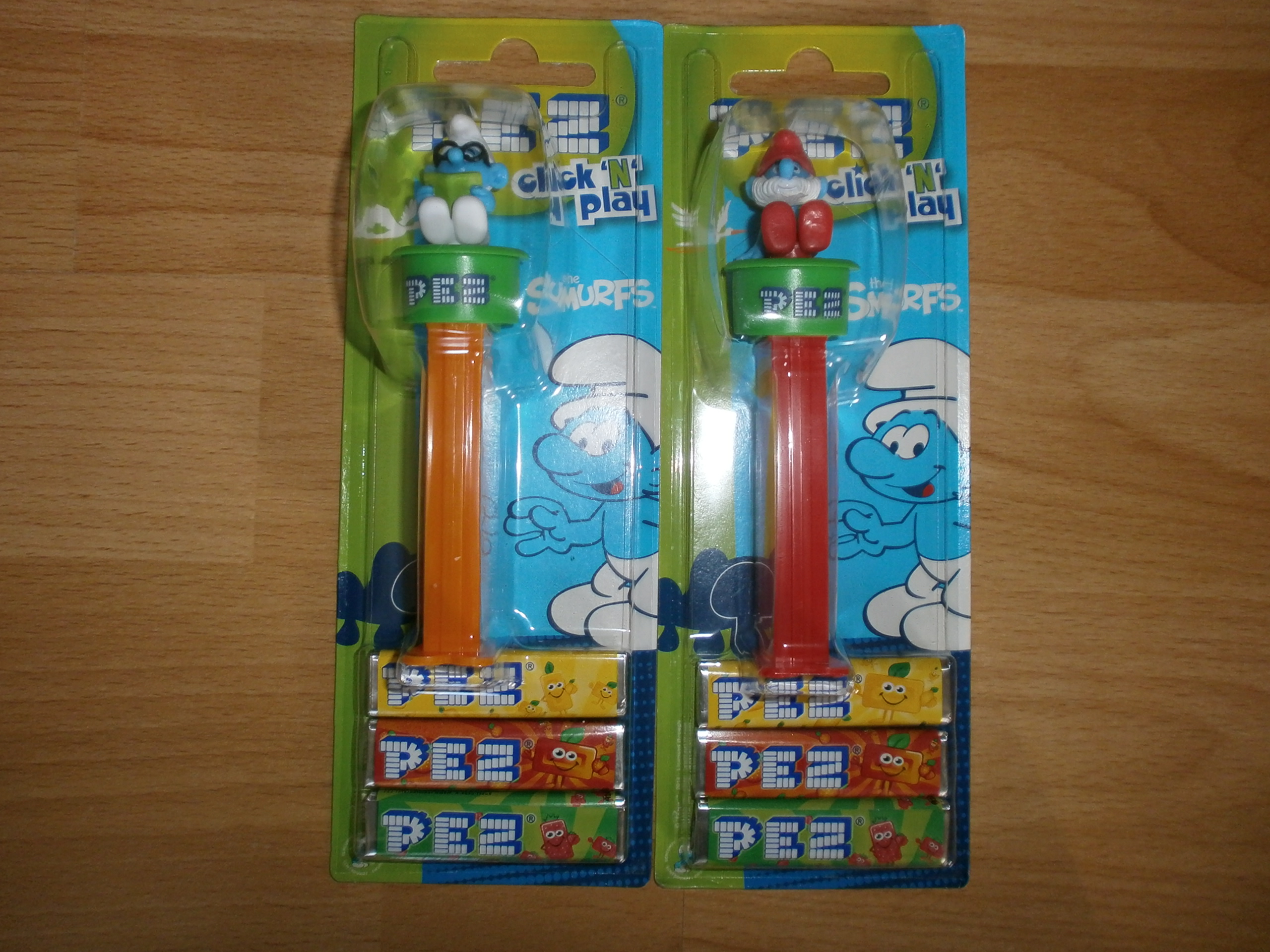 PEZ Smurfs, distributeur de pez,bonbon Schtroumpf,pez schtroumpf