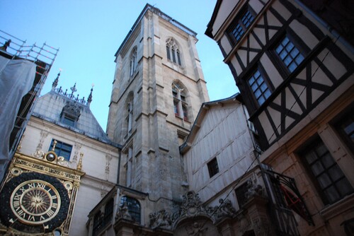 Le Gros Horloge et l'église saint Eloi à Rouen