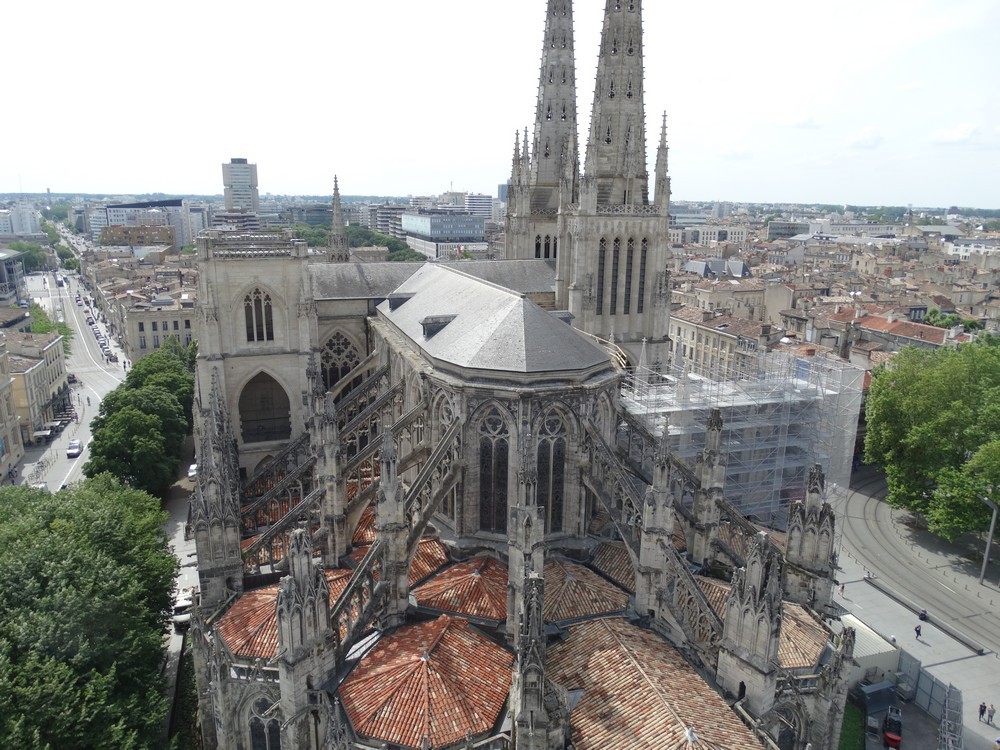 La Tour Pey Berland : vue sur la Cathédrale Saint-André...