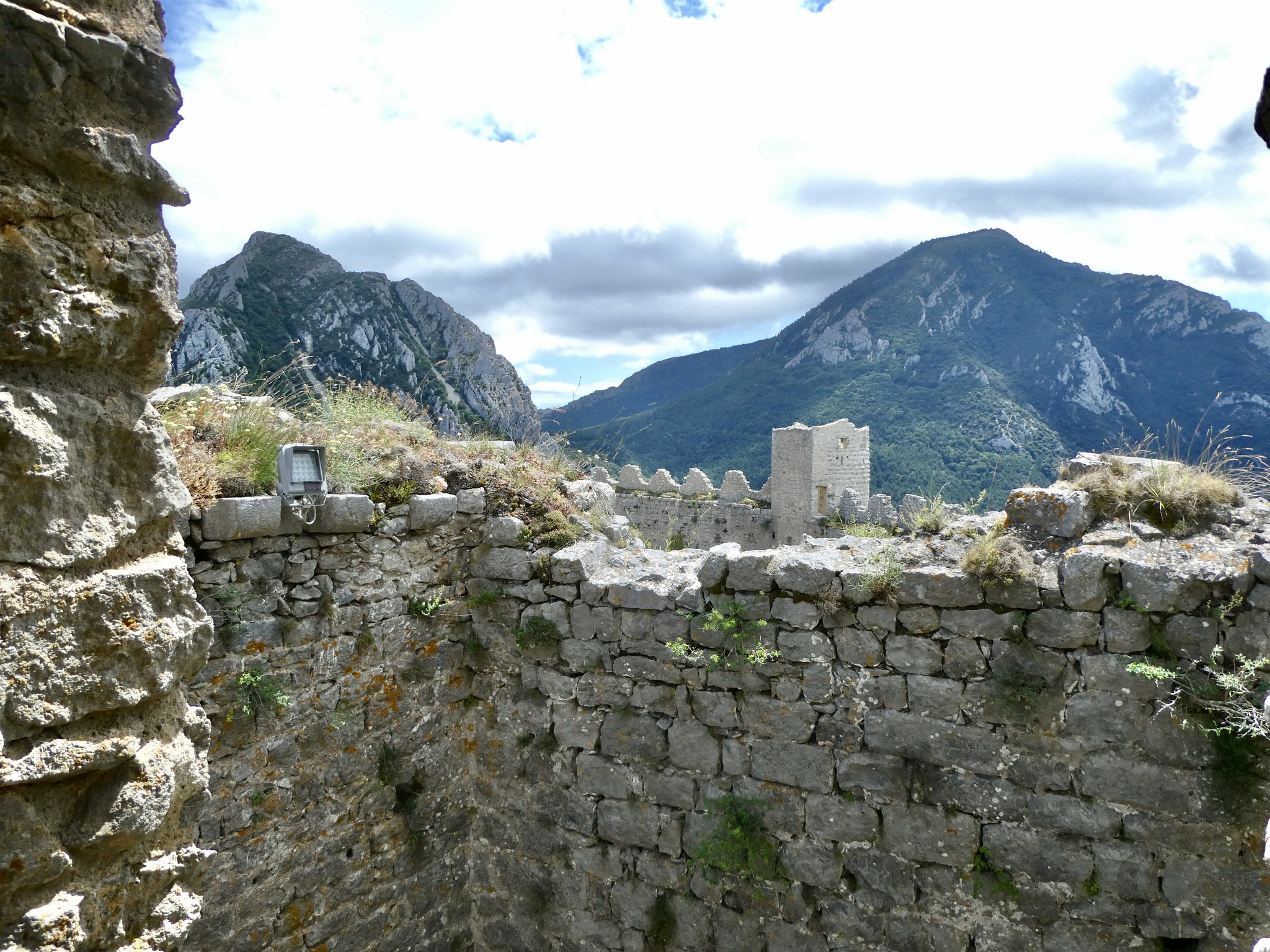 Peut être une image de Stari Most et château