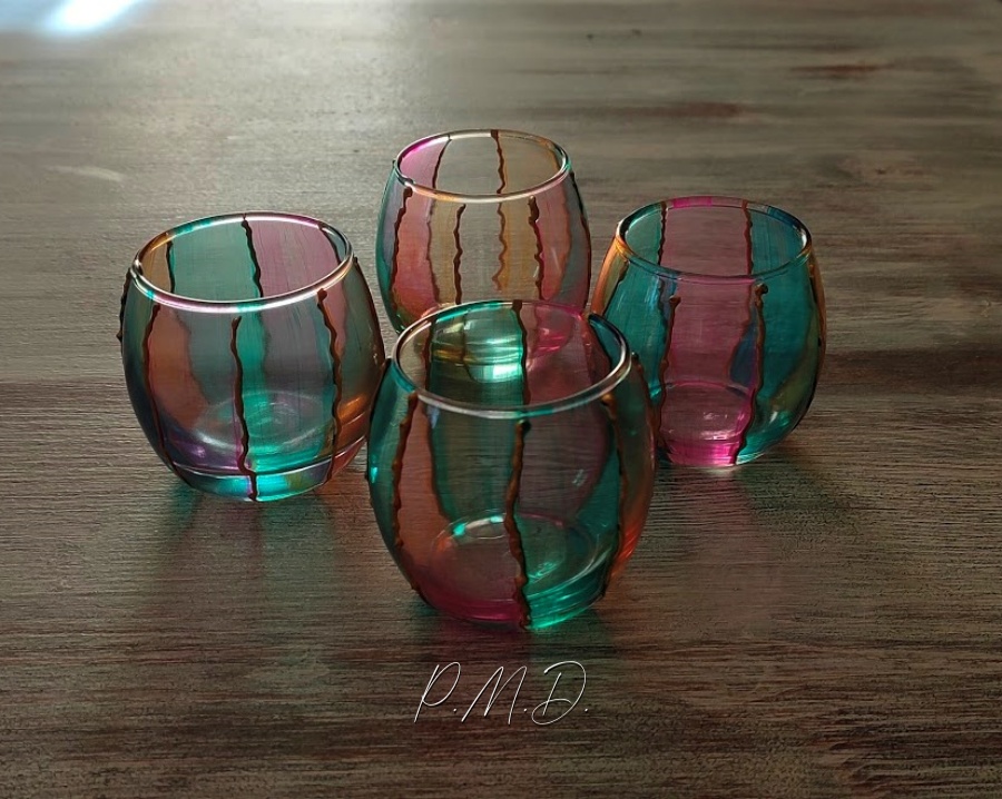 2022 - Petits verres digestifs , peinture et cerne relief fixé à la cuisson au four - CP
