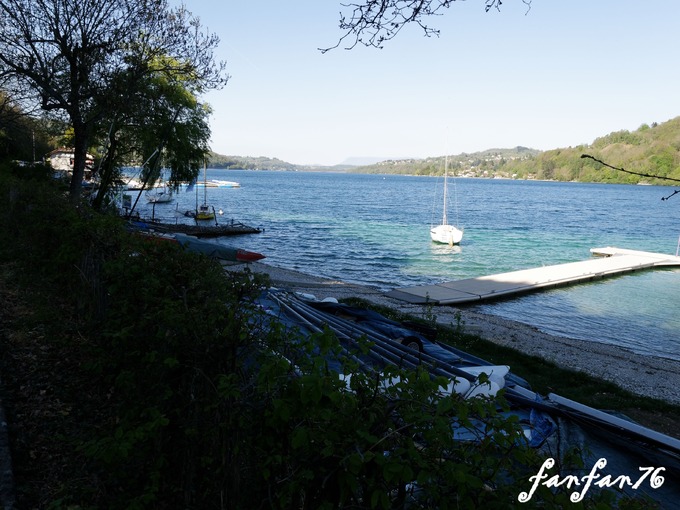                                                                                                                       Un joli lac en Isère