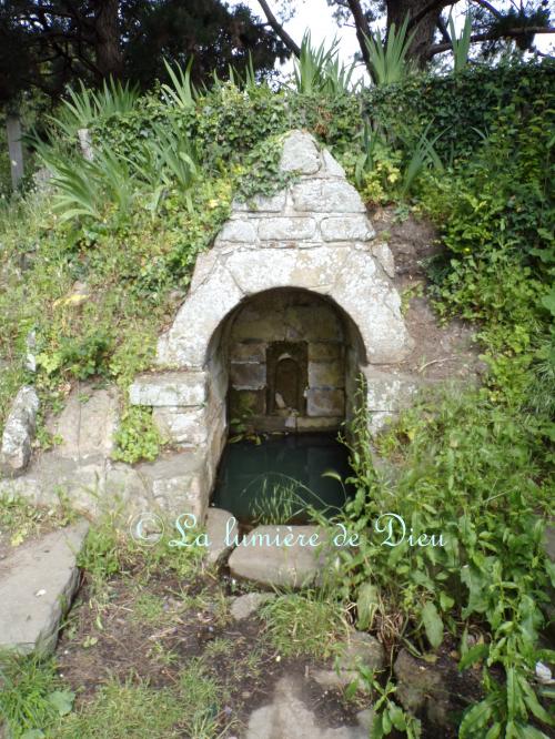 île d'Arz, la fontaine Varia