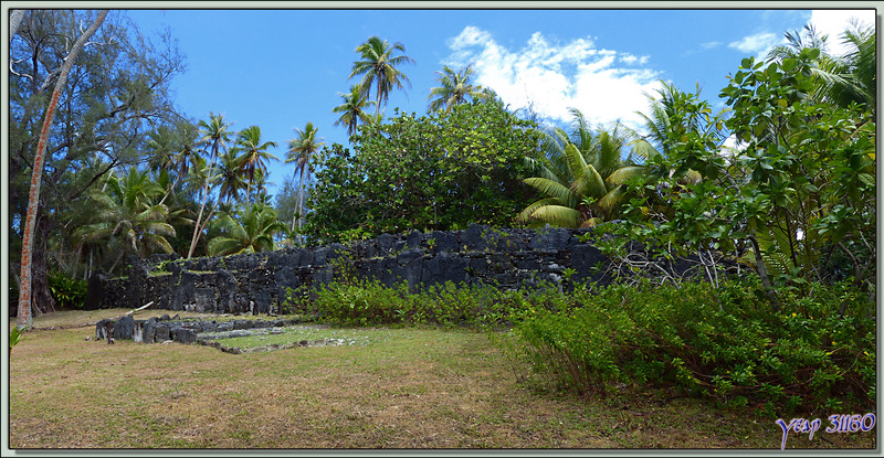 Marae à double gradins de Manunu vu pile et face - Maeva - Huahine - Polynésie française