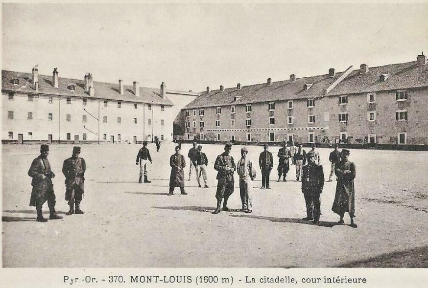 Peut être une image de 11 personnes