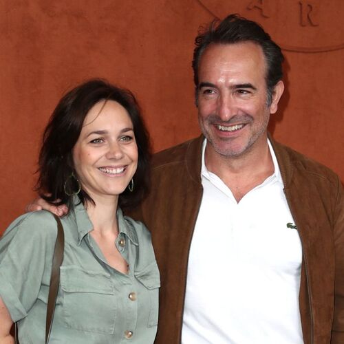 Nathalie Péchalat et Jean Dujardin ironisent à nouveau sur leur “exil” en Suisse