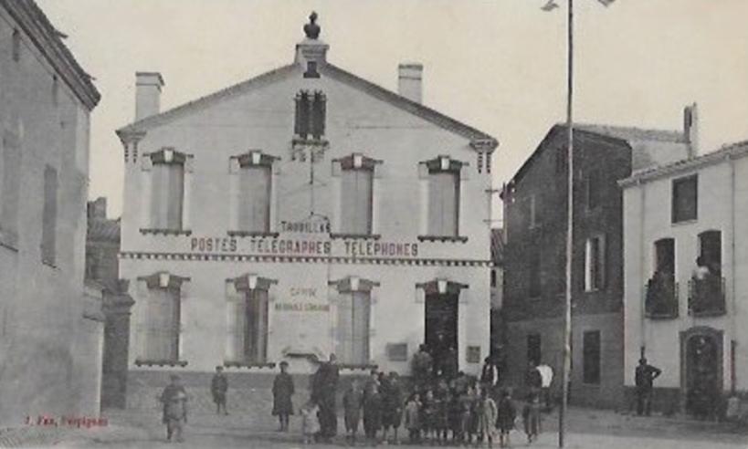Peut être une image de 3 personnes et texte