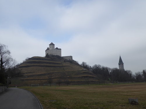 Château de Gutenberg et église à Balzers / Vaduz la mairie / Liechtenstein fev 2017