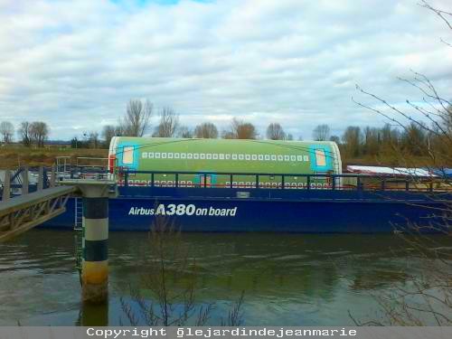 Dimanche 15 Février 2015 ... Airbus A380:je pense qu'il y a eu un départ car j'ai eu la chance de voir la péniche arrivé a Langon,je vous met le site des heures de départ de Langon,