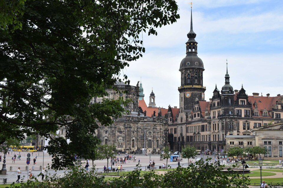  J23 - Dresden - L'arrière de la cathédrale et la Résidence