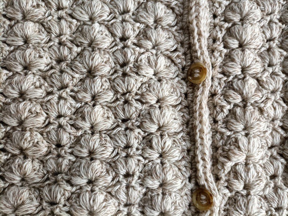 Un blouson beige au crochet...