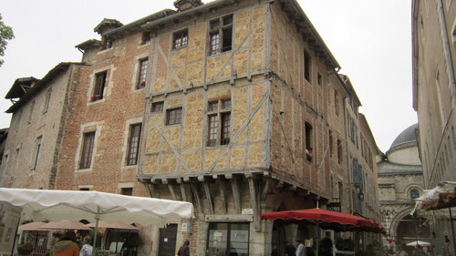 Marché aux livres et aux plantes CAHORS