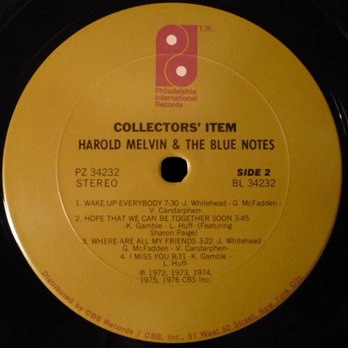 1976 : Harold Melvin & The Blue Notes : Album " Collectors' Item All Their Greatest Hits " Philadelphia International Records PZ 34232 [ US ]