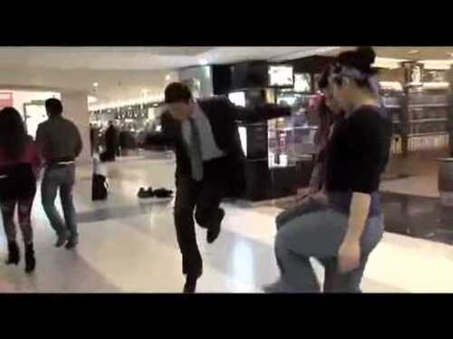 LIBAN. Seulement au Liban, Beirut Airport, with Dabke Dance (2011)  (Flashmob)