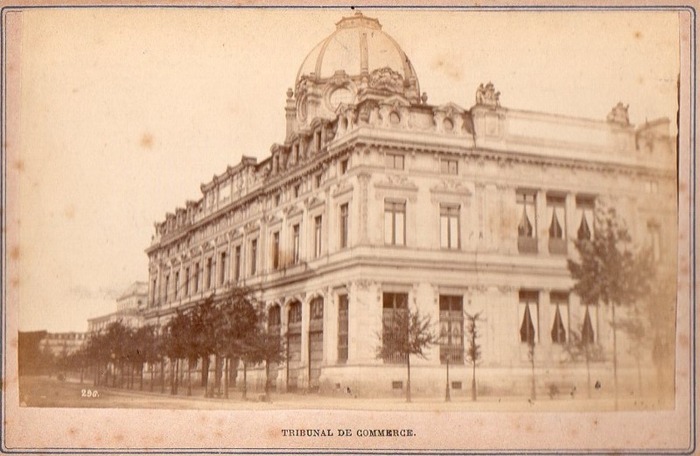 Le Tribunal de commerce de Paris sur l’Île de la Cité (Tirage sur papier albuminé. Circa 1870)