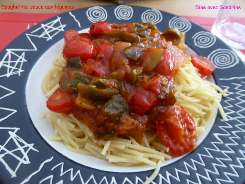 Des spaghettis, sauce aux légumes (sans viande)