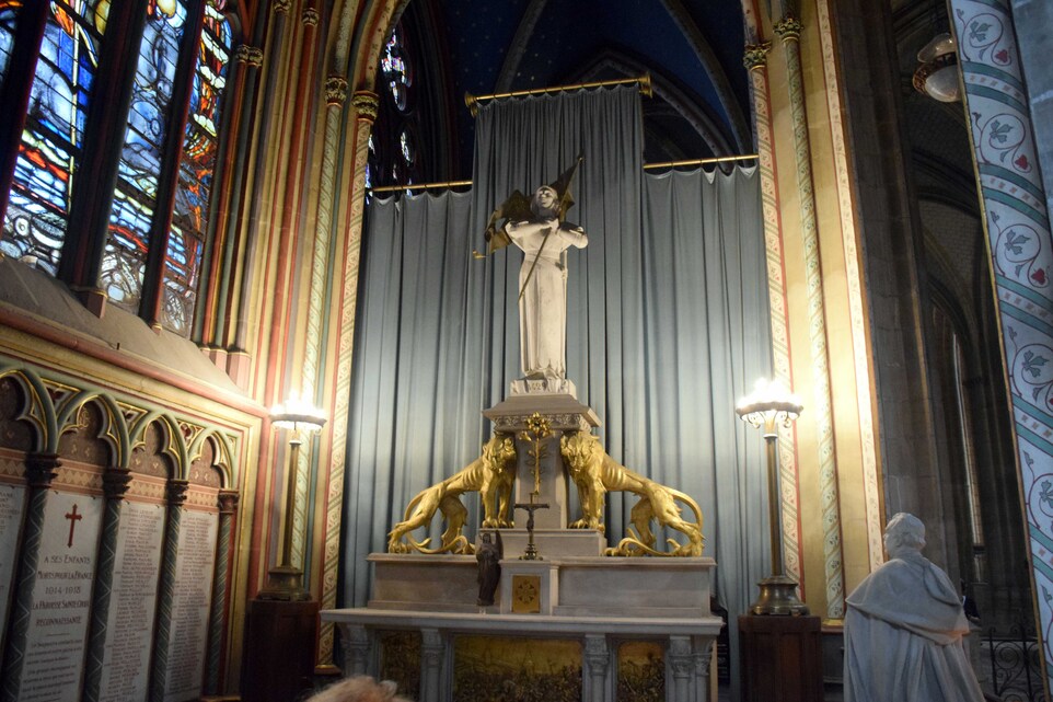 J2 - Orléans - Cathédrale Ste Croix - La chapelle Jeanne d'Arc
