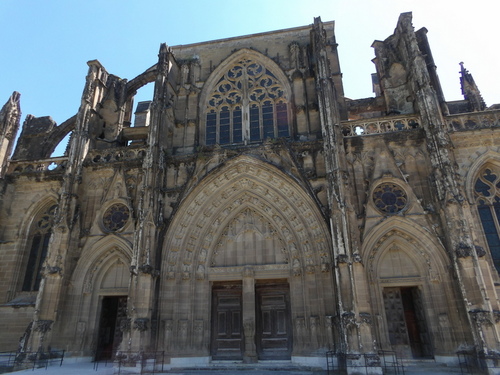 L'église abbatiale de Saint-Antoine-l'Abbaye