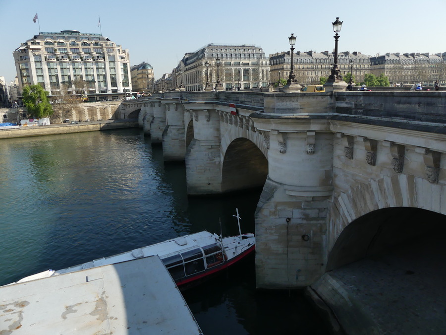 LE  PONT  NEUF  A   PARIS