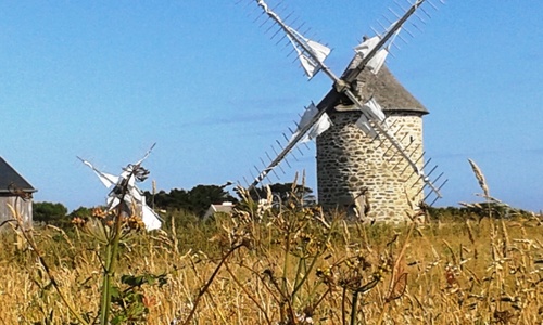 Le moulin à vent de Trouguer à Cléden Cap Sizun Finistère 