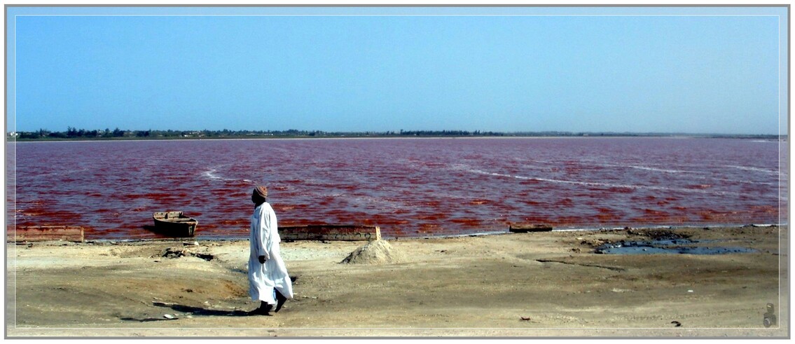 LAC  ROSE  OU  LAC  RETBA 