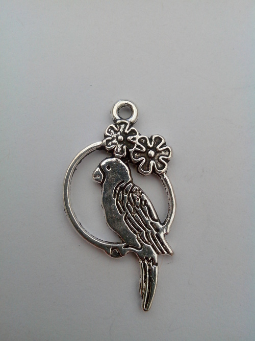 Breloque oiseau perroquet en métal argenté