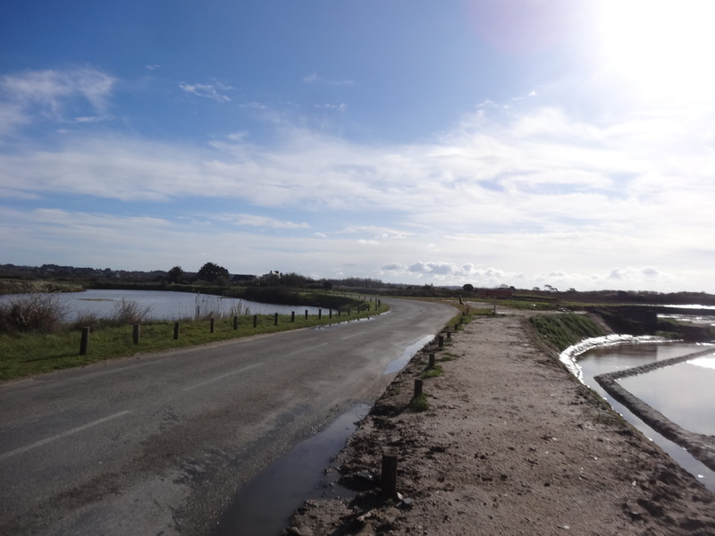 Nuage d'avril sur les marais salants