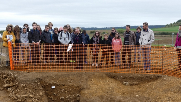 Les élèves du Collège Henri Morat de Recey sur Ource, qui avaient tourné le film "ArcheoVix", ont visité le chantier des fouilles de Vix